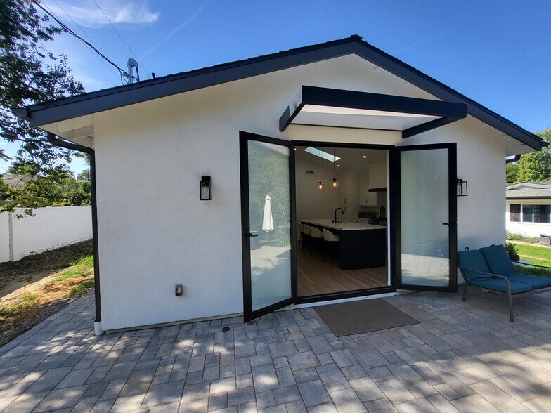 Building Photo - 409 N Rancho Rd