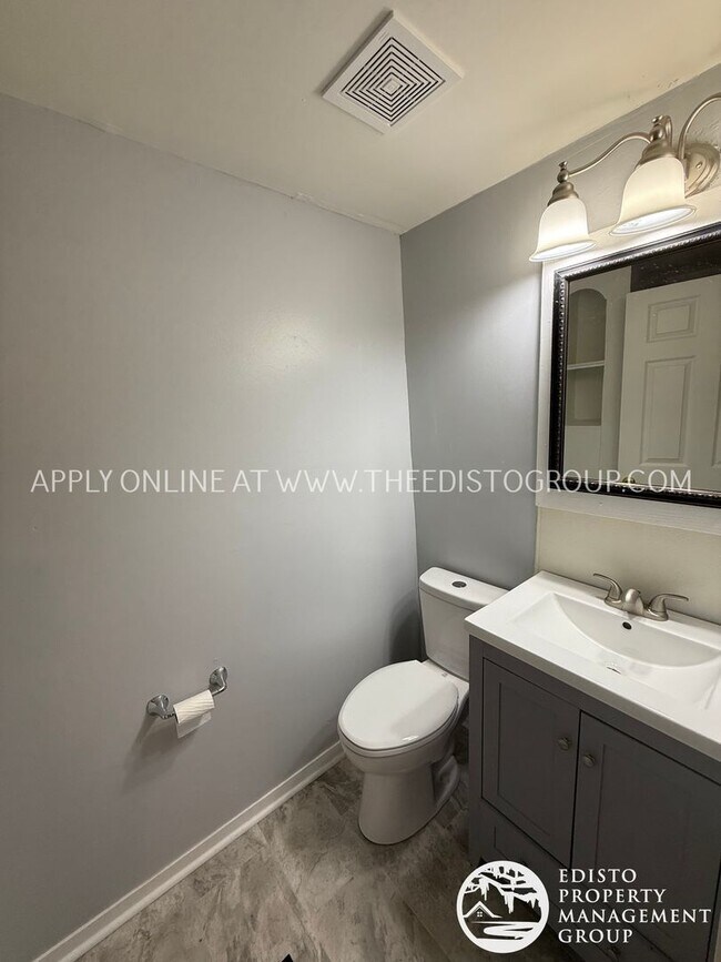 Building Photo - 497 Boulevard St