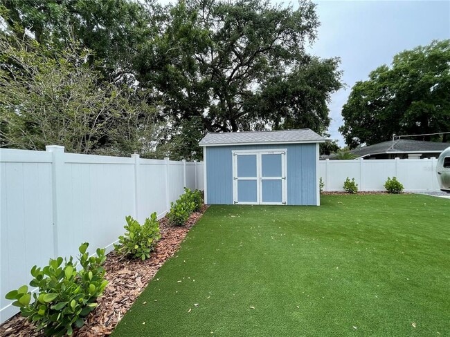 Building Photo - 3912 W San Miguel St