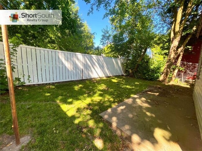 Building Photo - 4 bed 1 bath Single Family Home