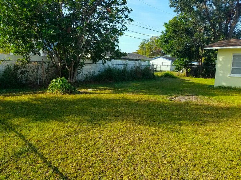 Building Photo - 331 51st St Ct W