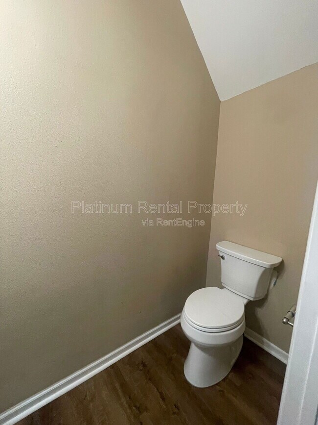 Building Photo - 6583 Silk Tree Pointe