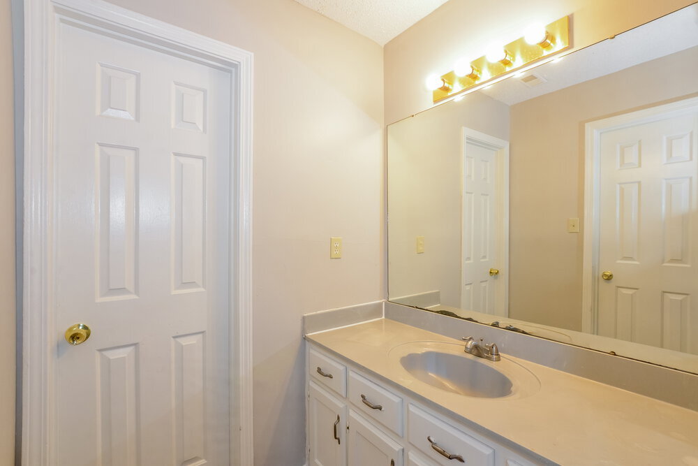 Building Photo - 6597 Sungate Dr S