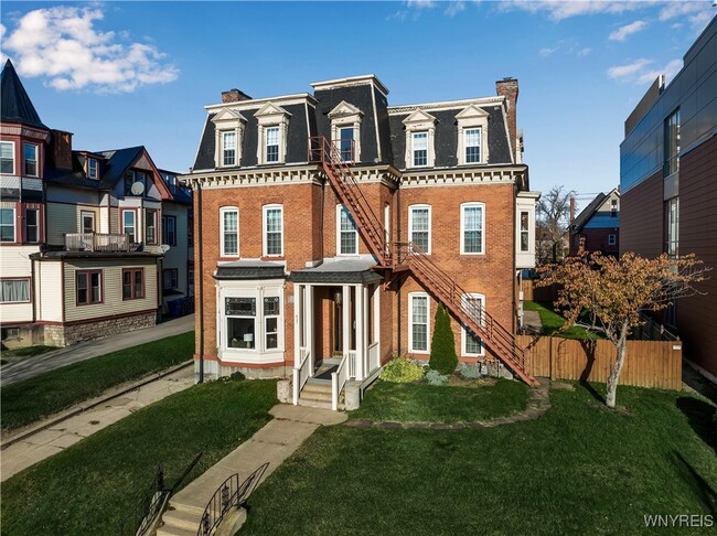 Building Photo - 617 Niagara St