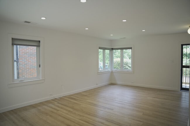 Building Photo - 407 Green Springs Ave S