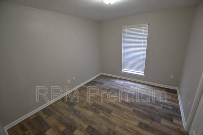 Building Photo - 5157 Cumberland Cove Dr