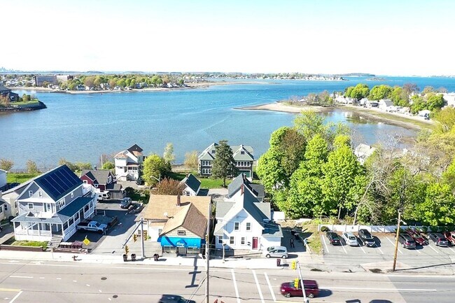 Building Photo - 158 Bridge St