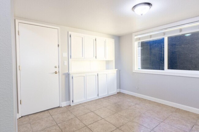 Building Photo - FOUR BEDROOM HOME ON A HUGE LOT SEE VIDEO