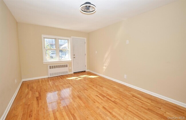 Building Photo - 724 E 96th St