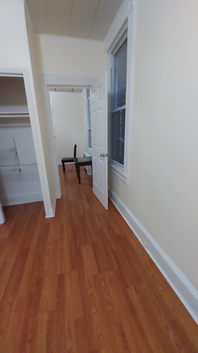Building Photo - 256 Bowers St