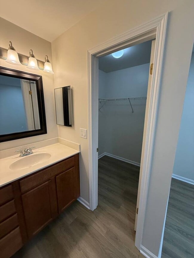 Building Photo - 209 Glengarry Dr