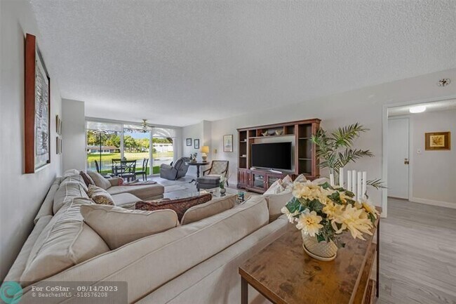 Building Photo - 3611 Oaks Clubhouse Dr