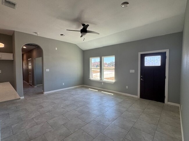 Building Photo - Super Nice Beautiful  3 bedroom 2 bath- In La Vernia with Over .43 acres
