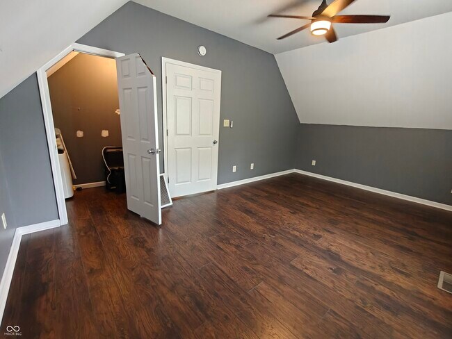 Building Photo - 802 Fern Dr