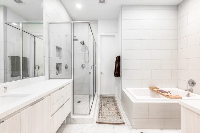 Building Photo - 1141 W 18th St