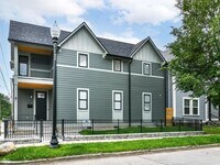 Building Photo - 717 E 27th St