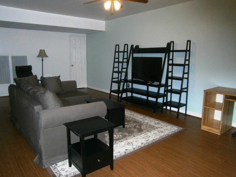 Living Room - Baltimorean Apartments