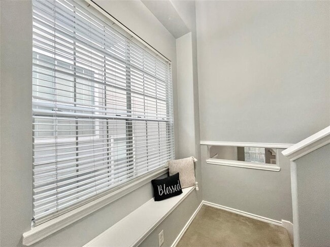 Building Photo - 46 Marble Rock Pl