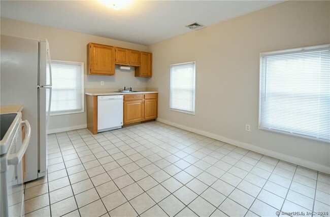 Building Photo - 217 Maple Ave
