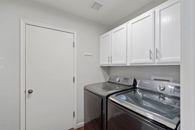 Building Photo - 2729 Cartegena Dr