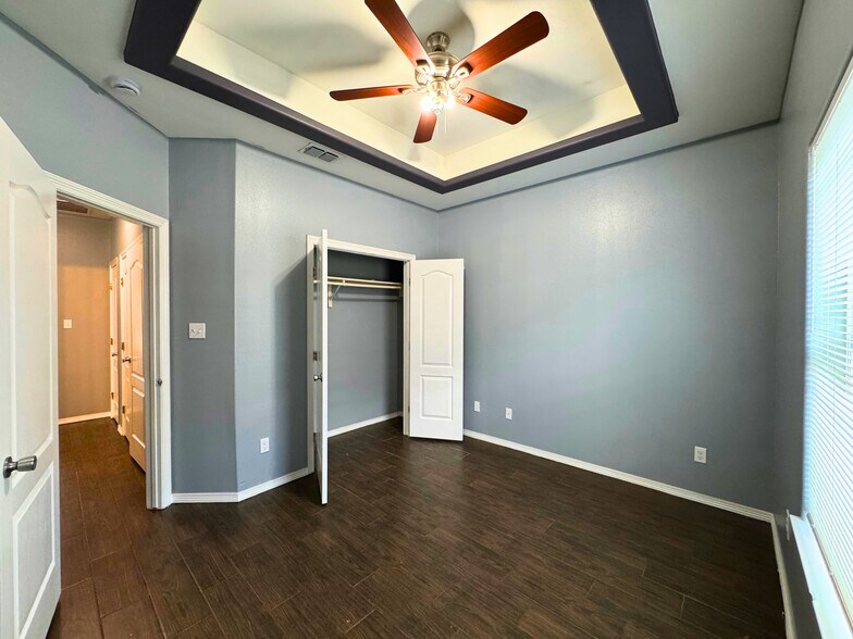Building Photo - 3100 Basil Dr