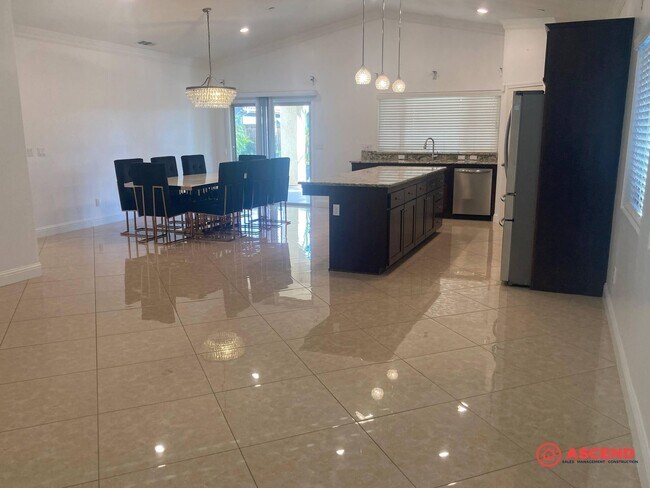 Building Photo - 4-Bedroom Home in Gossamer Grove!