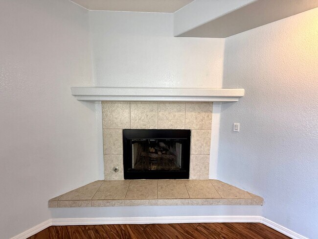 Building Photo - 2116 Roy Rogers Way