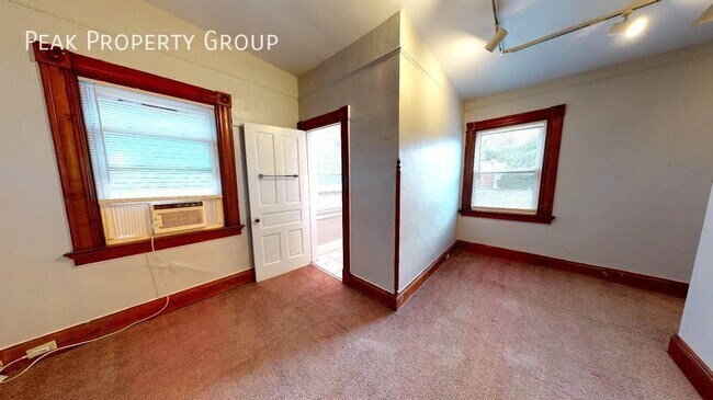 Building Photo - 2319 Sauer Ave