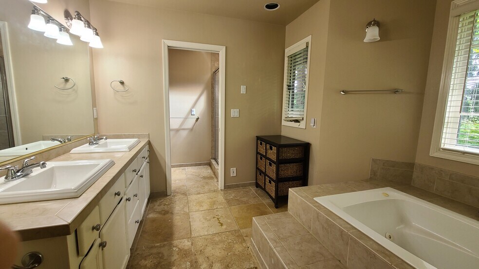 Large Bathroom - 13940 SW Secretariet Ln