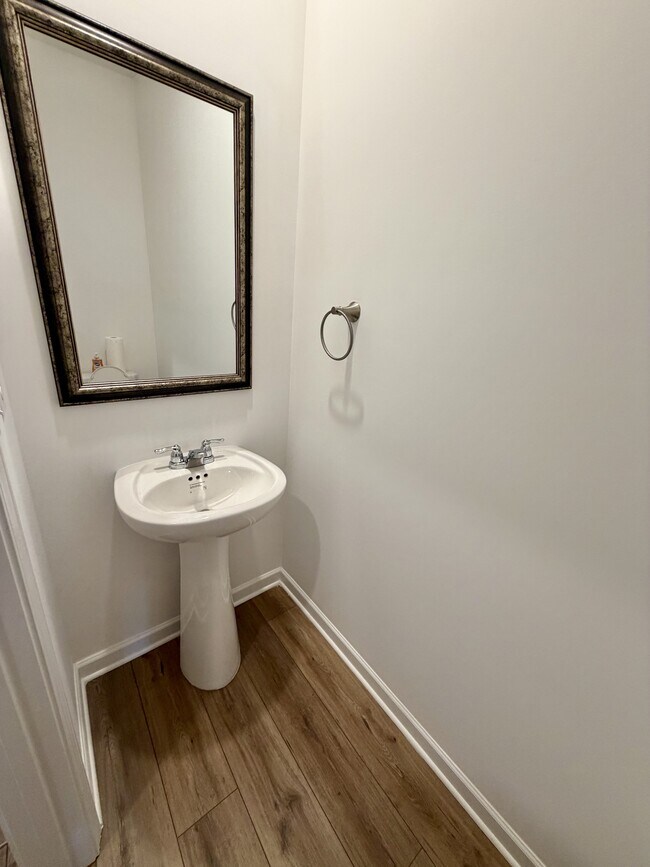 Building Photo - 261 Kenoot Dr