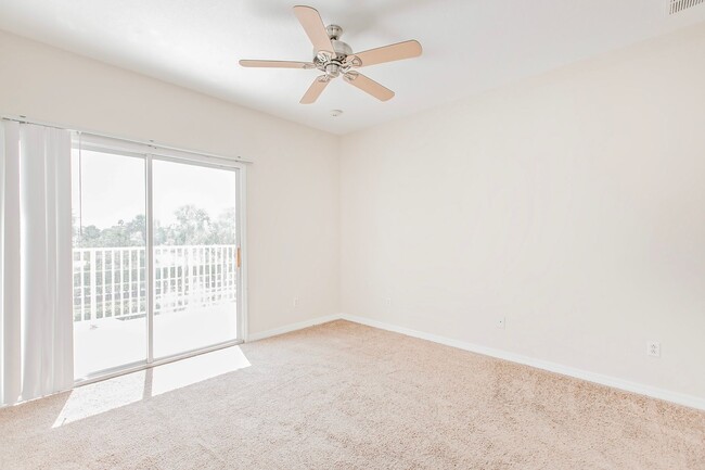 Building Photo - LEASING INCENTIVE!!!!!Gorgeous 3 Bed Townh...