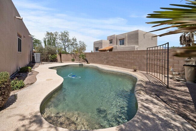 Building Photo - Santa Fe Home in Silverado Hills with Pool!