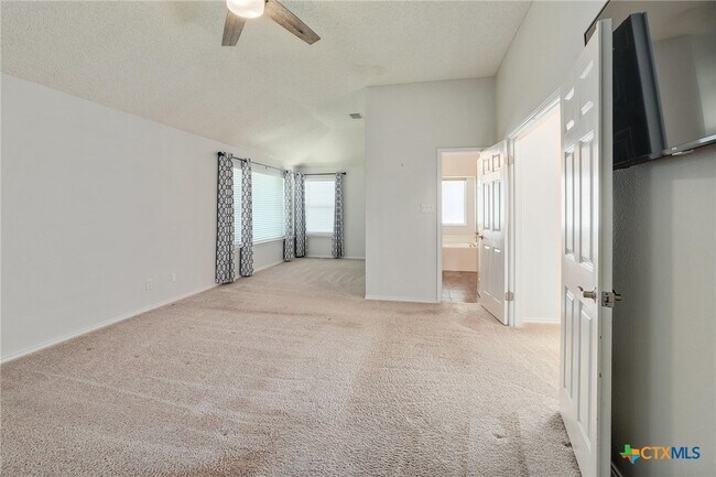Building Photo - 703 Ivy Ct