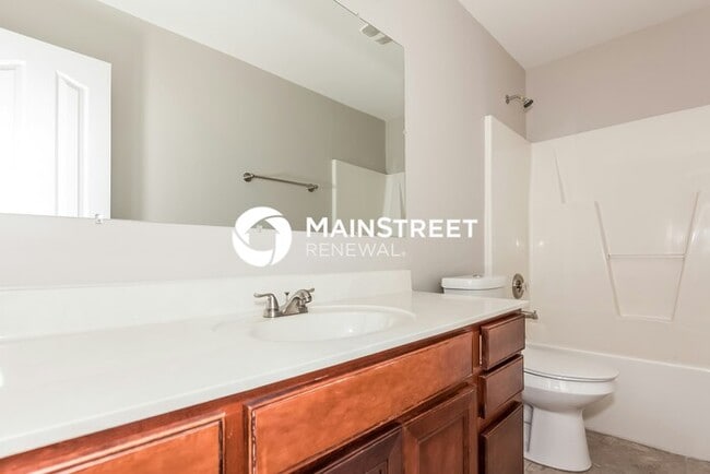 Building Photo - 3 Bedroom Pet-Friendly Home in Charlotte, NC with Main Street Renewal