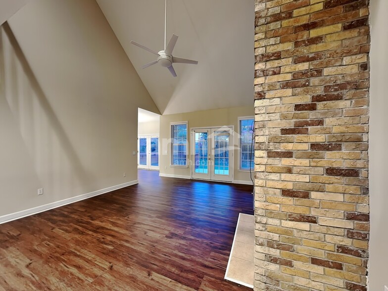 Building Photo - 501 Yearling Rd