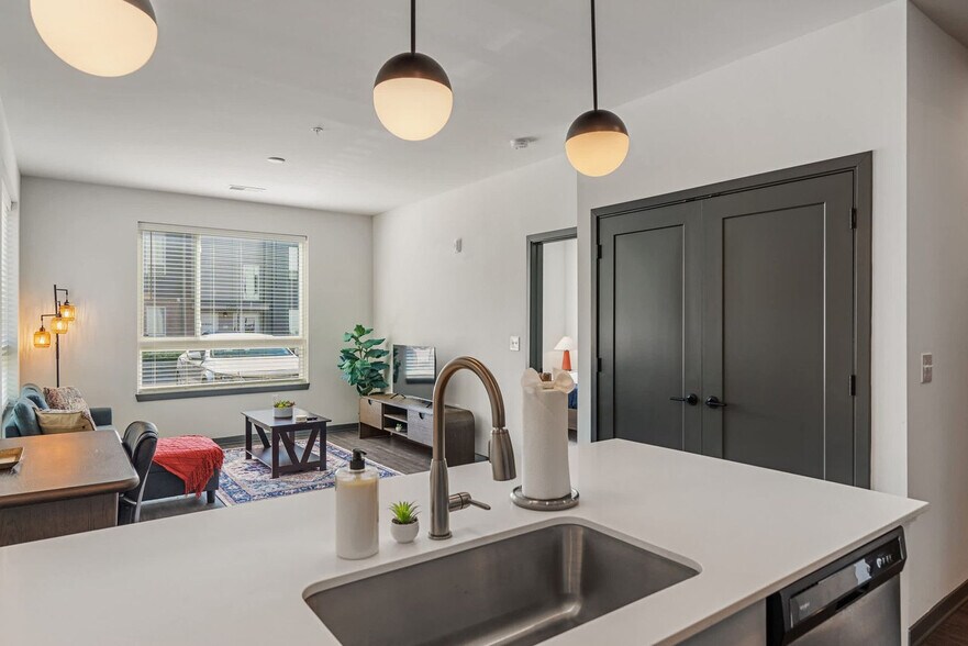 Building Photo - 6160 N Rural St