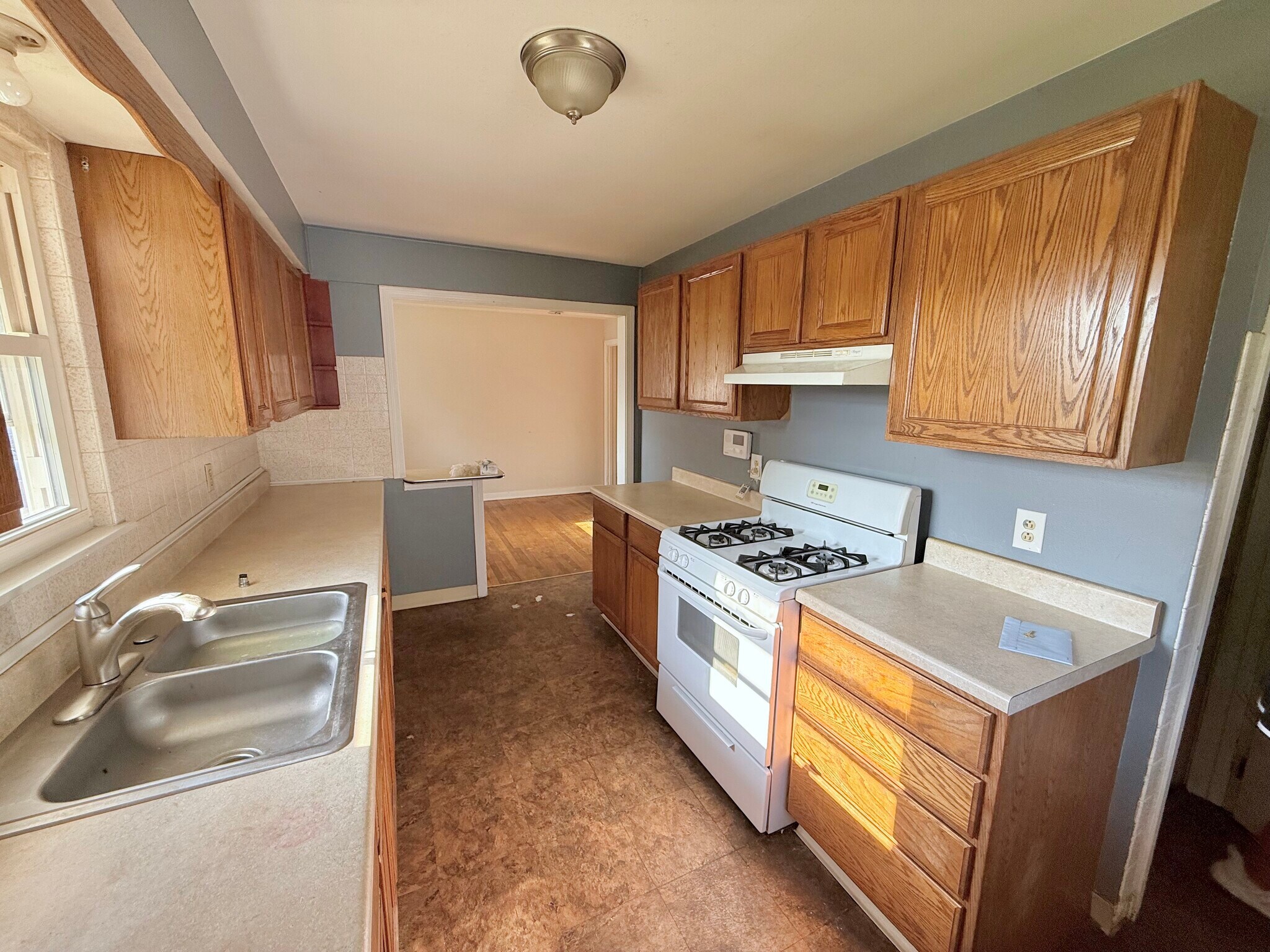 Kitchen - 532 N Dunlap Ave