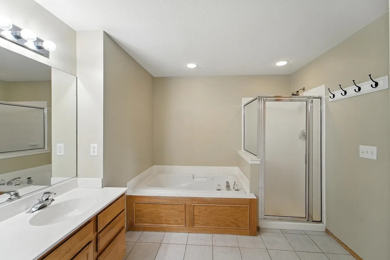 Building Photo - 277 S 79th St