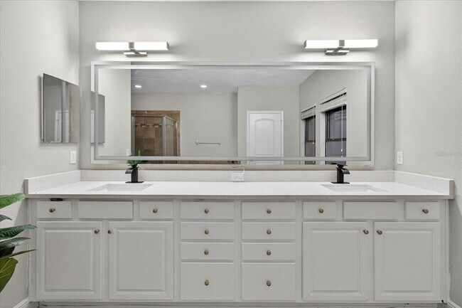 Building Photo - 1389 Heritage Landings Dr