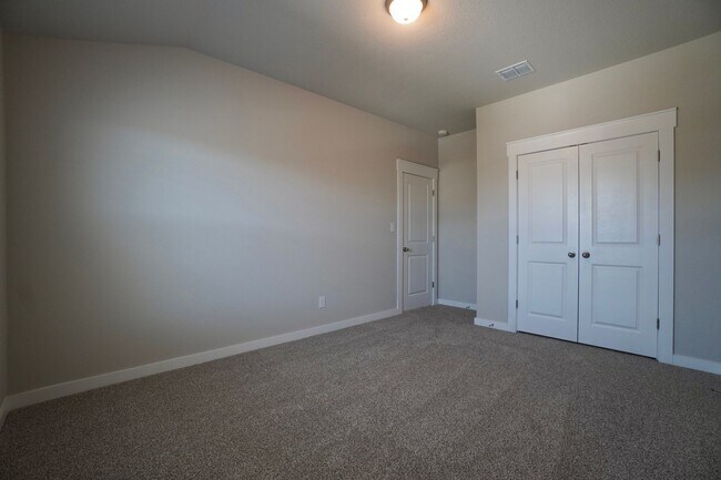 Building Photo - 136 Greinert Dr