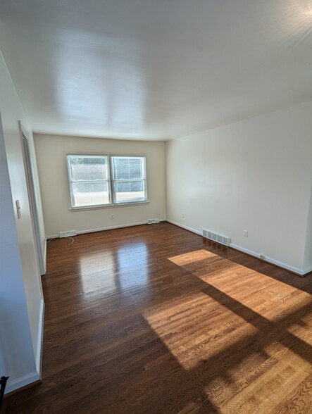 Living Room - 834 Raven Rd