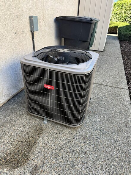 Building Photo - 5977 Whisperlodge Way