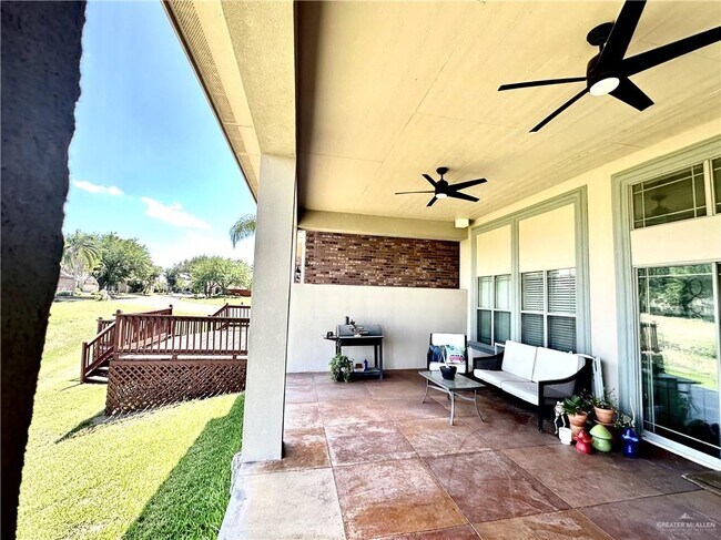 Building Photo - 203 San Saba St