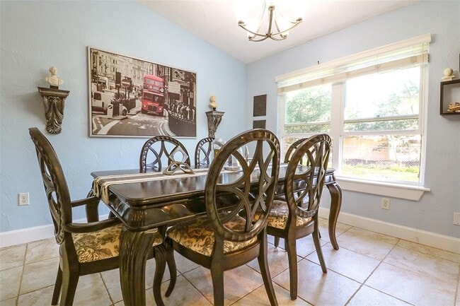 Building Photo - 1523 NW 39th Ter