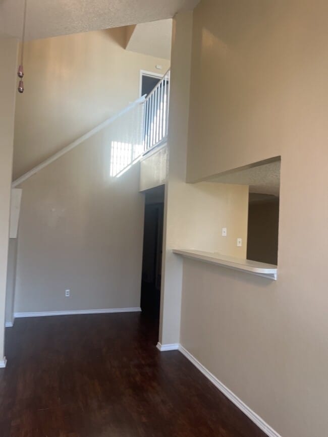 Building Photo - Corner lot Townhouse with yard! fireplace,...
