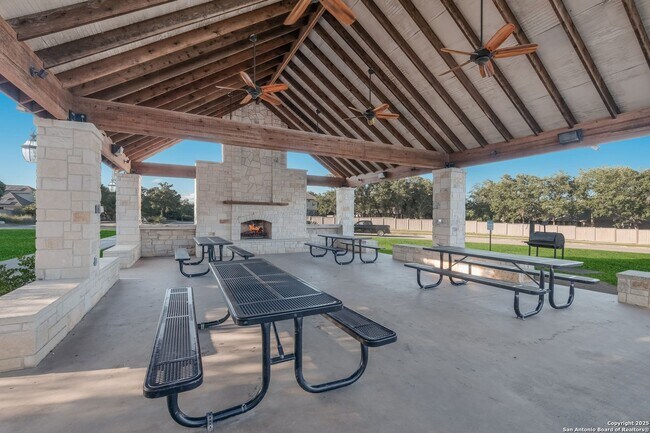 Building Photo - Fabulous 4 Bedroom Home in The Preserve at Indian Springs ~ Hot Tub ~ Great Amenities!