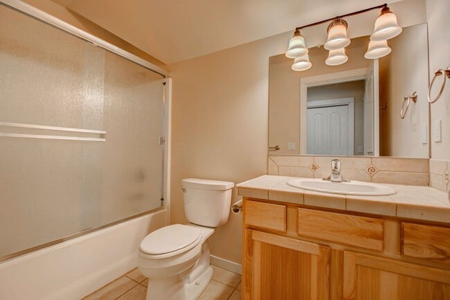 Building Photo - 3 bed/2.5 w/garage in Desirable Barton Cro...