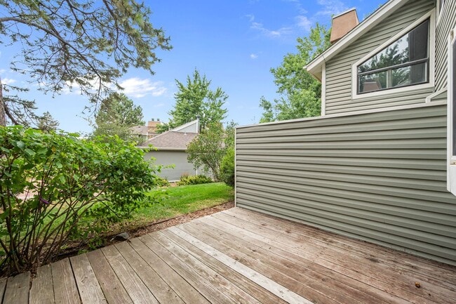 Building Photo - 2 Bed 2 Bath  in Heather Ridge