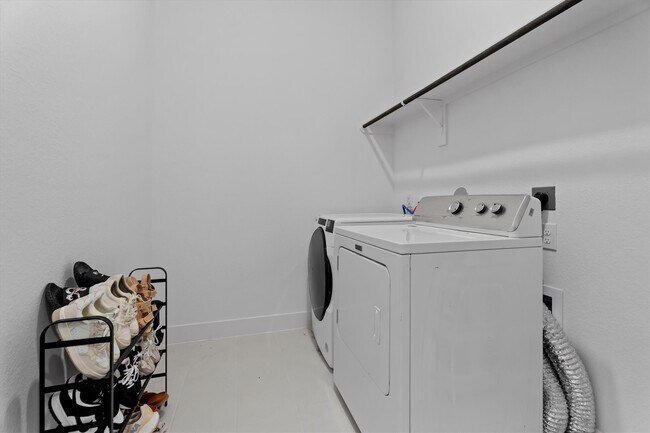 Building Photo - 10710 Verdant Hl