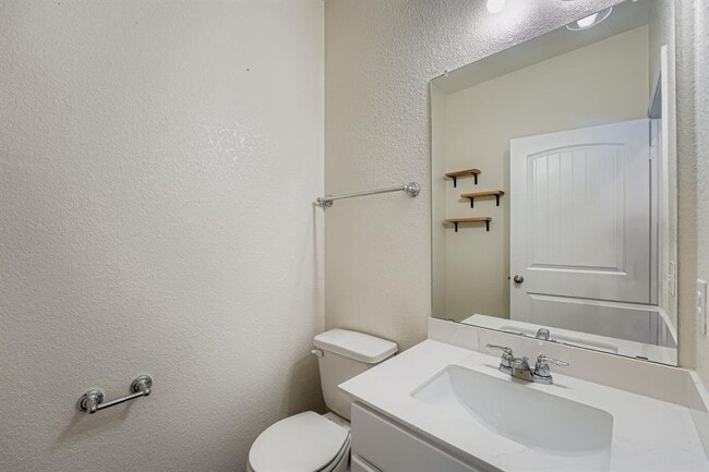 Building Photo - 5104 Lazy Ct Dr